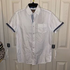 Men’s white patterned button down shirt